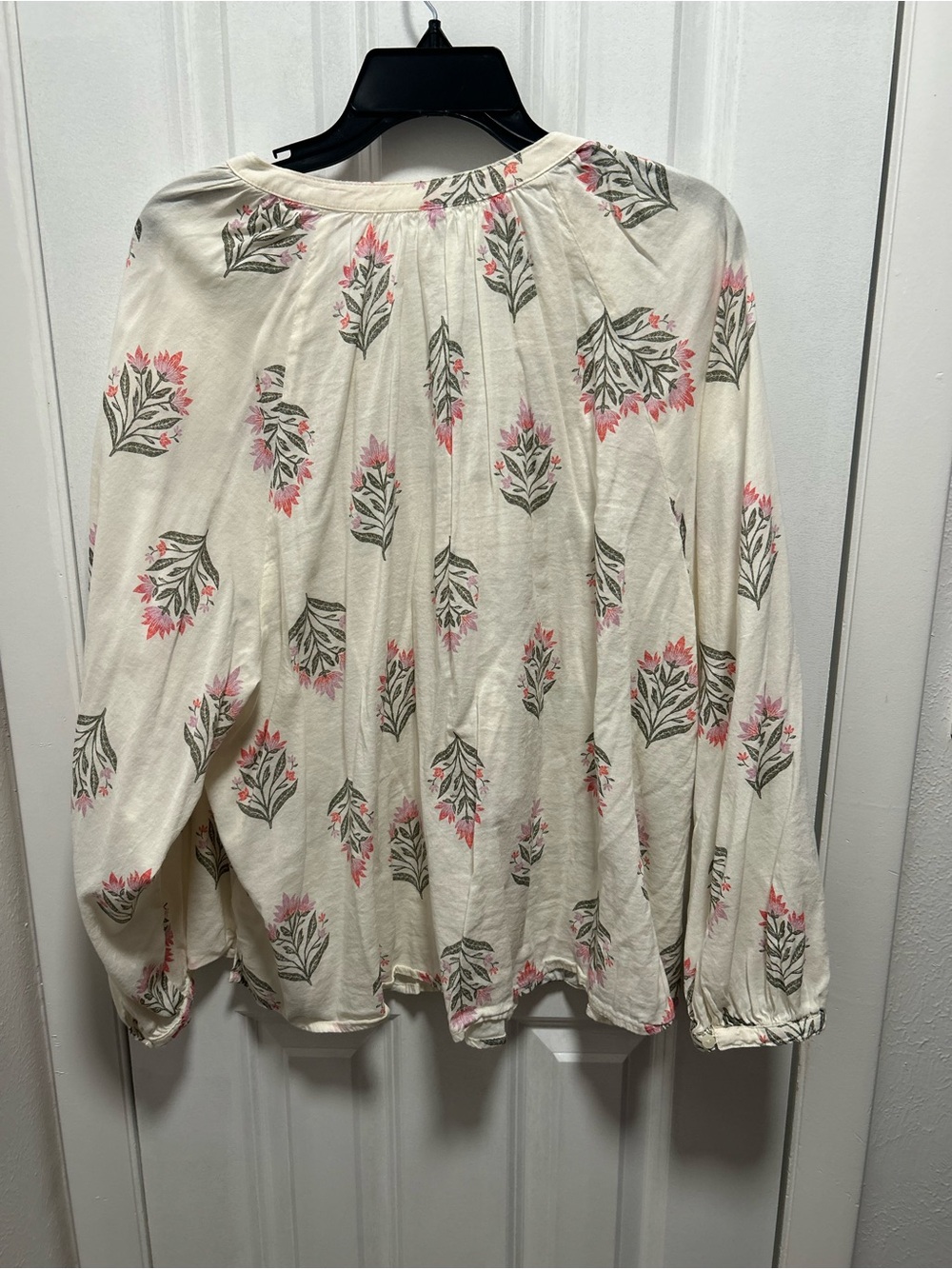 Old Navy Cream Floral Blouse - Picture 2 of 6
